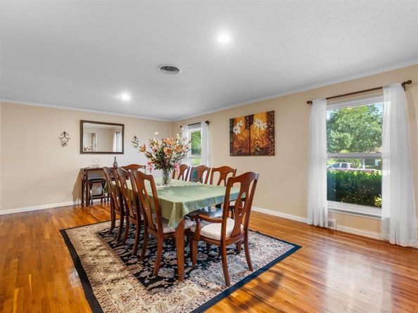 1318  Brook Valley Lane , Dallas Texas 75232