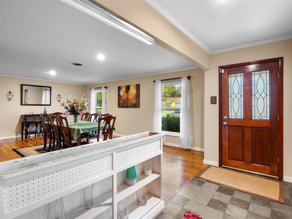 1318  Brook Valley Lane , Dallas Texas 75232