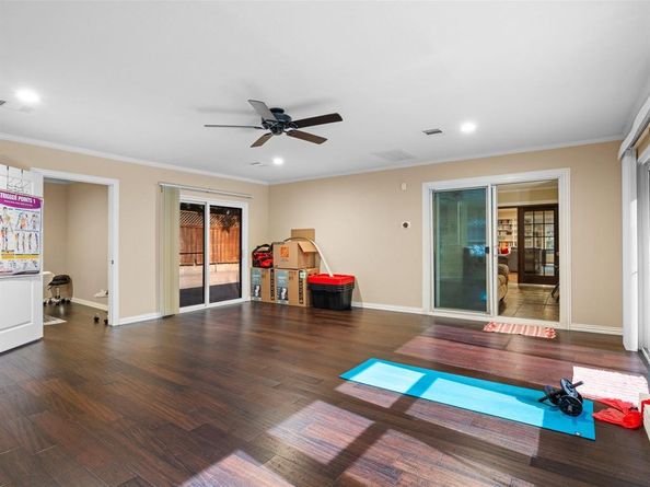 1318  Brook Valley Lane , Dallas Texas 75232