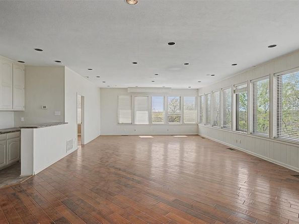 1434  Crownhill Drive , Arlington Texas 76012