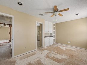1434  Crownhill Drive , Arlington Texas 76012