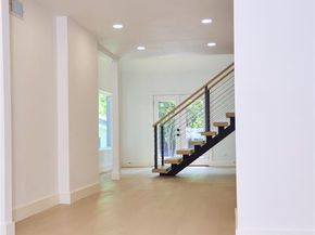1521  El Campo Drive , Dallas Texas 75218