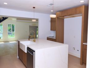 1521  El Campo Drive , Dallas Texas 75218
