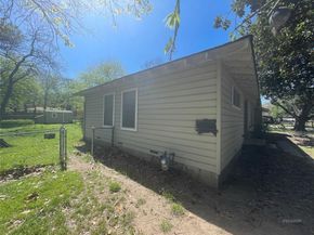 1100  Poe Street , Azle Texas 76020