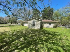 1100  Poe Street , Azle Texas 76020