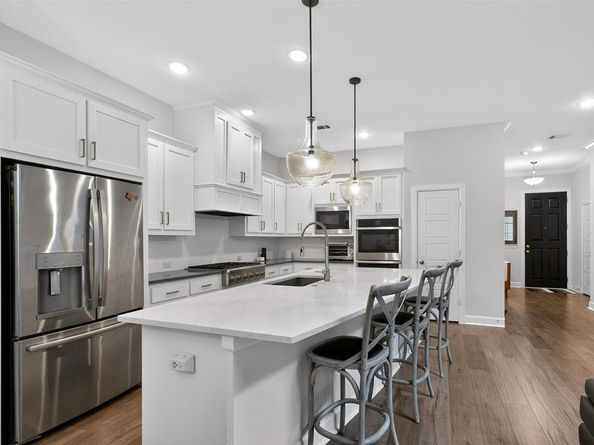 580  Courtyard Lane , Irving Texas 75039