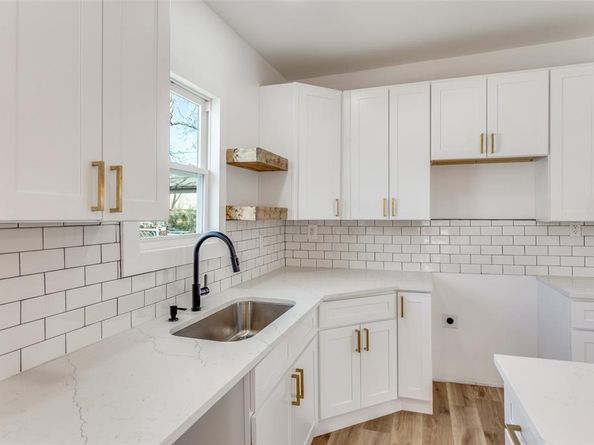 943 E Richmond Avenue , Fort Worth Texas 76104