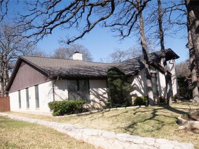 1800  High Vista Court , Fort Worth Texas 76112