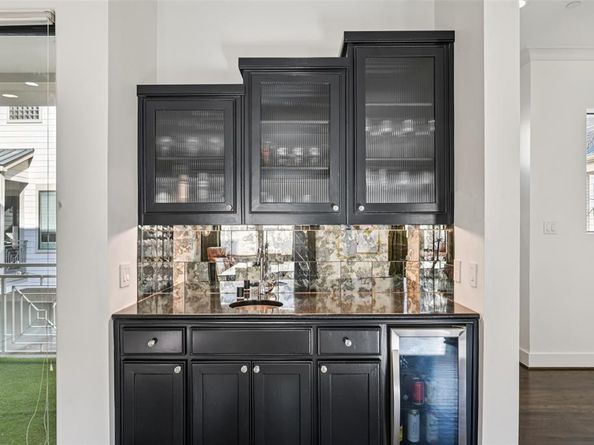 3926  Holland Avenue  102, Dallas Texas 75219