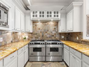 2214  Worthington Street , Dallas Texas 75204