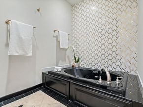 2214  Worthington Street , Dallas Texas 75204