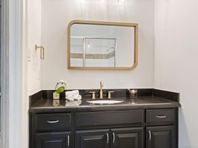 2214  Worthington Street , Dallas Texas 75204