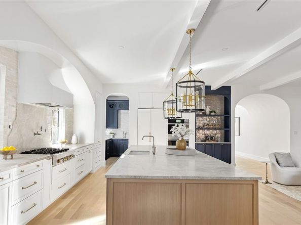 9826  Mixon Drive , Dallas Texas 75220