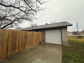 1017  Pleasant Valley Road , Garland Texas 75040