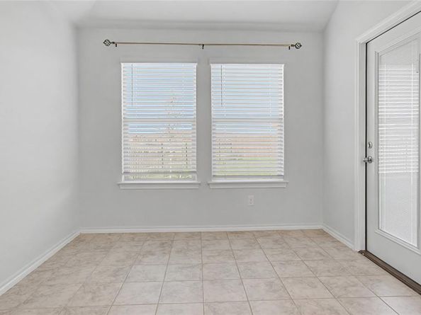 724  Basteen Lane , Justin Texas 76247