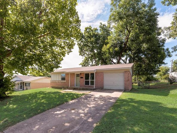 4250  Mehalia Drive , Dallas Texas 75241