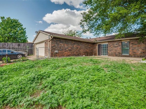 7426  Cloverglen Drive , Dallas Texas 75249