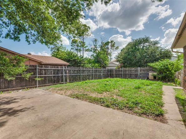 7426  Cloverglen Drive , Dallas Texas 75249