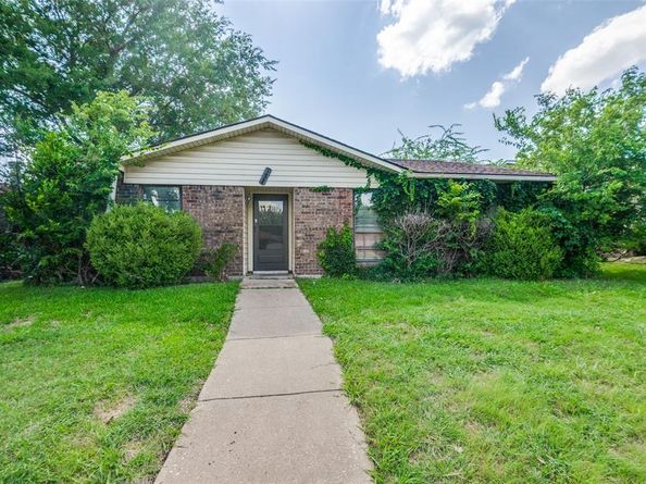 7426  Cloverglen Drive , Dallas Texas 75249
