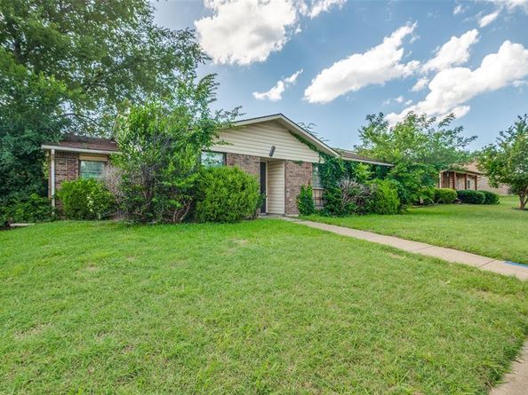 7426  Cloverglen Drive , Dallas Texas 75249