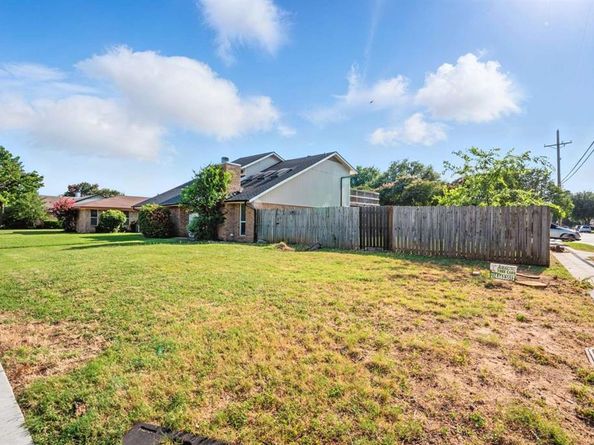 1302  Westwood Drive , Lewisville Texas 75067