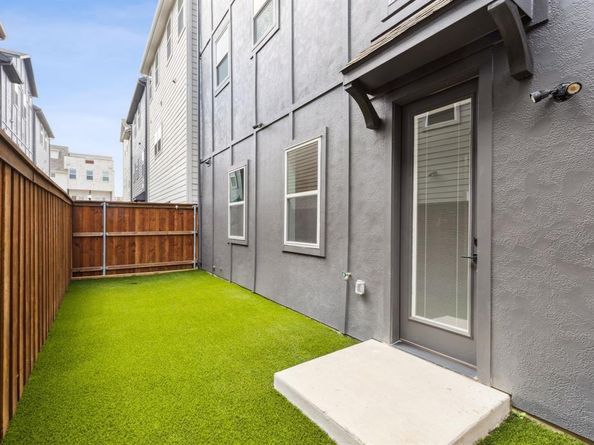 2526  Carmelita Street , Dallas Texas 75212
