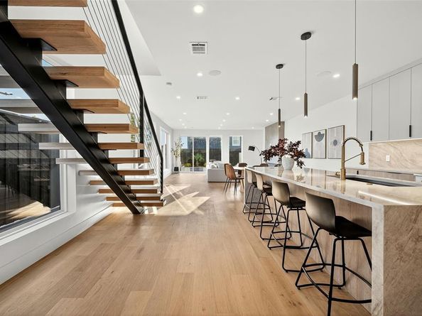 6529  Victoria  , Dallas Texas 75209