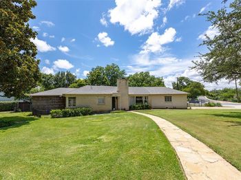 2600  Colonial Parkway 