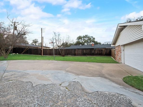 8504  Berend Court , Benbrook Texas 76116