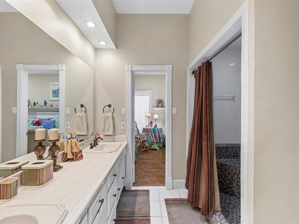 1604  Banbury Lane , Carrollton Texas 75006