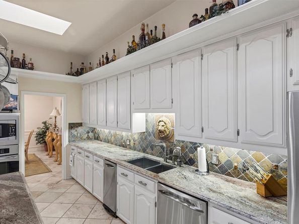 1604  Banbury Lane , Carrollton Texas 75006