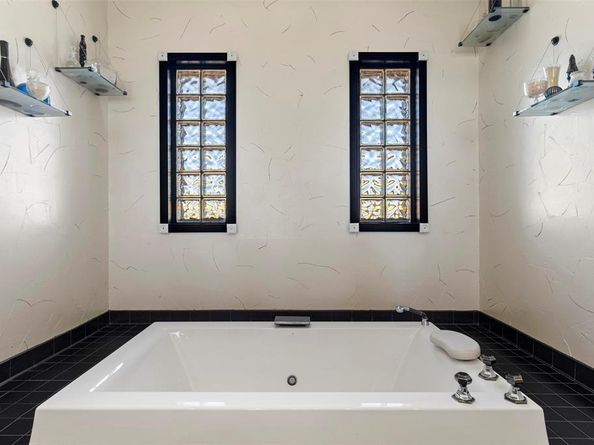 1604  Banbury Lane , Carrollton Texas 75006