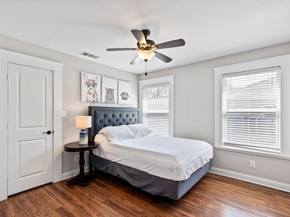 818 N Beckley Avenue , Dallas Texas 75203