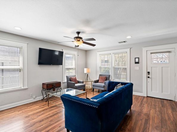 818 N Beckley Avenue , Dallas Texas 75203
