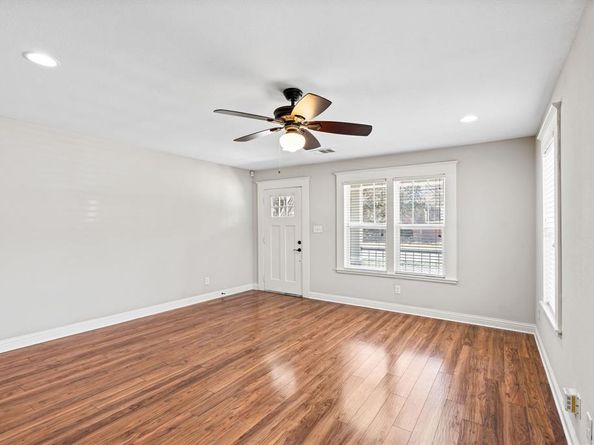 818 N Beckley Avenue , Dallas Texas 75203