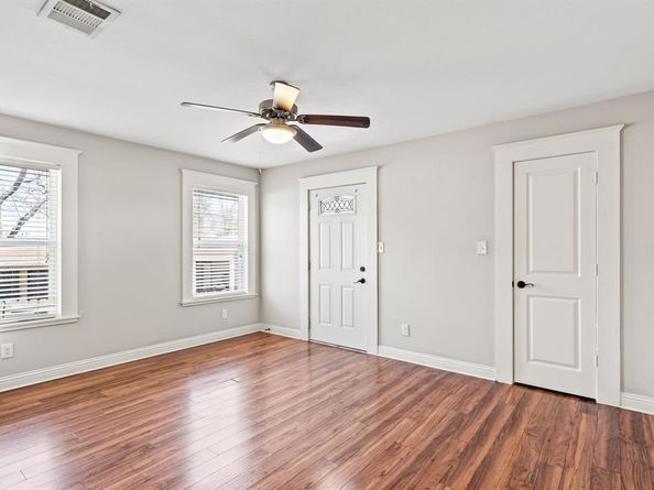 818 N Beckley Avenue , Dallas Texas 75203