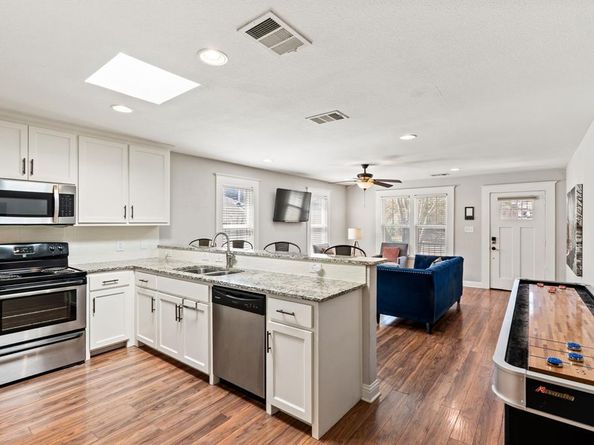 818 N Beckley Avenue , Dallas Texas 75203