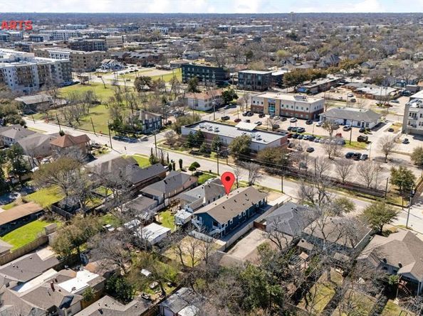 818 N Beckley Avenue , Dallas Texas 75203