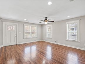 818 N Beckley Avenue , Dallas Texas 75203