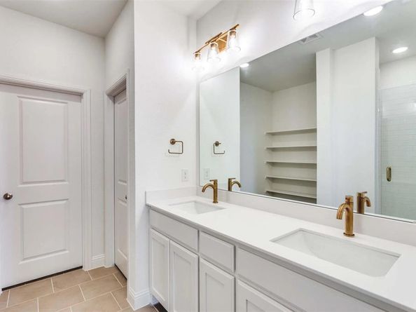 533  Hillcrest Circle , Justin Texas 76247