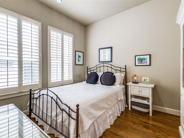7333  Valley View Lane  304, Dallas Texas 75240