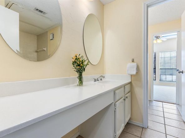 3101  Townbluff Drive  1013, Plano Texas 75075