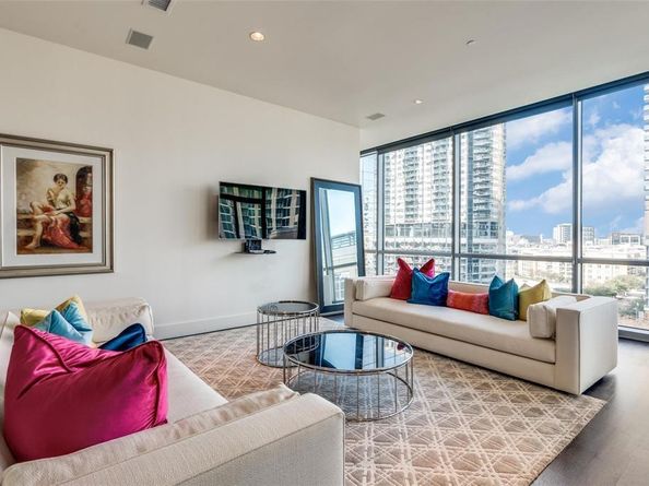 2200  Victory Avenue  701, Dallas Texas 75219