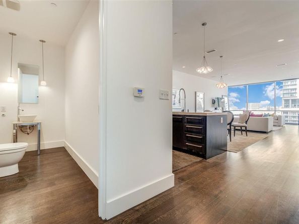 2200  Victory Avenue  701, Dallas Texas 75219