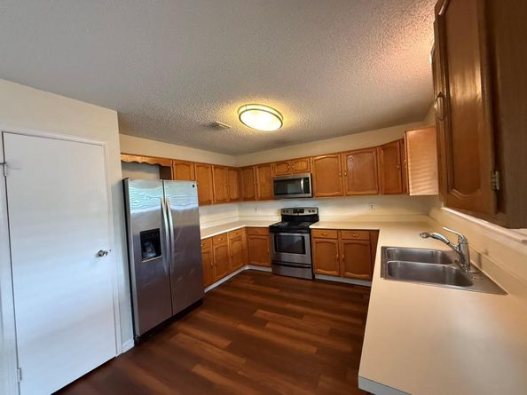 413  Creekwood Lane , Lewisville Texas 75067