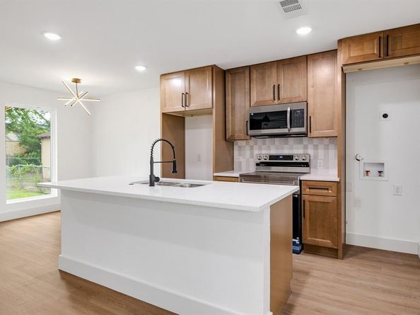 9814  Bluffcreek Drive , Dallas Texas 75227
