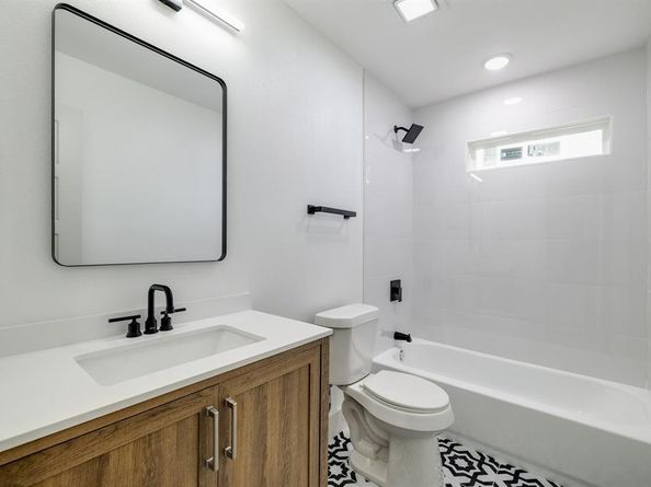 9814  Bluffcreek Drive , Dallas Texas 75227