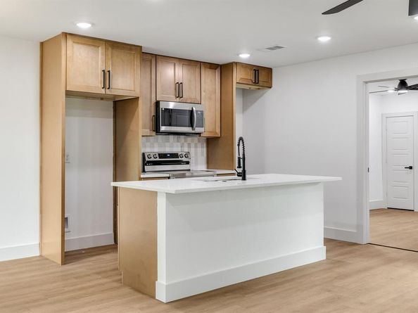 9814  Bluffcreek Drive , Dallas Texas 75227