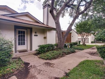 1916  Cobblestone Lane 
