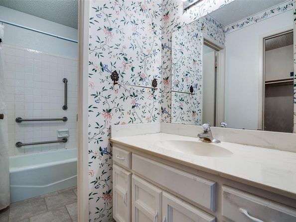 1916  Cobblestone Lane , Garland Texas 75042